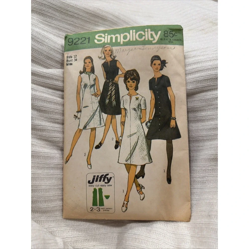 VINTAGE SIMPLICITY LADIES SLIT NECK DRESS PATTERN 9221 SIZE 12